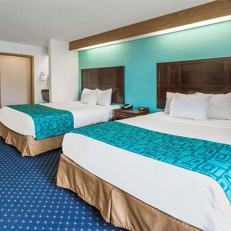 Howard Johnson By Wyndham Vancouver Hotel & Suites Экстерьер фото