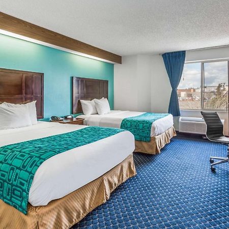 Howard Johnson By Wyndham Vancouver Hotel & Suites Экстерьер фото