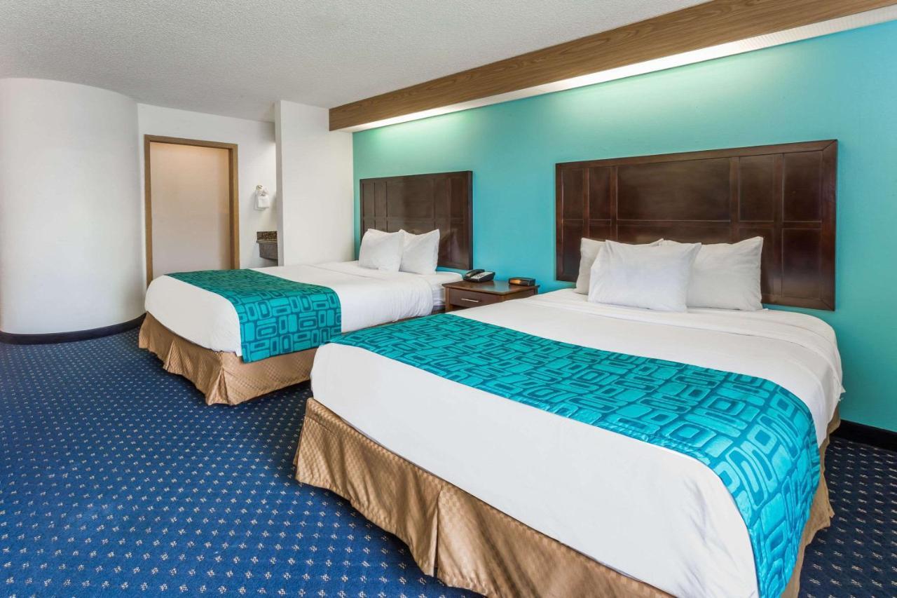 Howard Johnson By Wyndham Vancouver Hotel & Suites Экстерьер фото