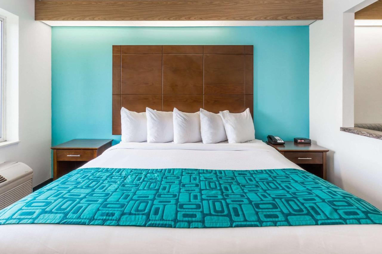 Howard Johnson By Wyndham Vancouver Hotel & Suites Экстерьер фото