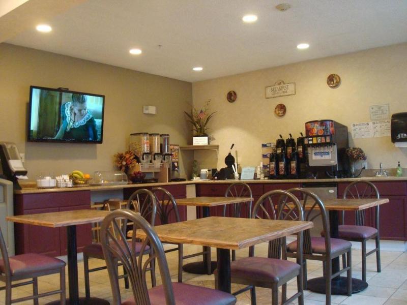 Howard Johnson By Wyndham Vancouver Hotel & Suites Экстерьер фото
