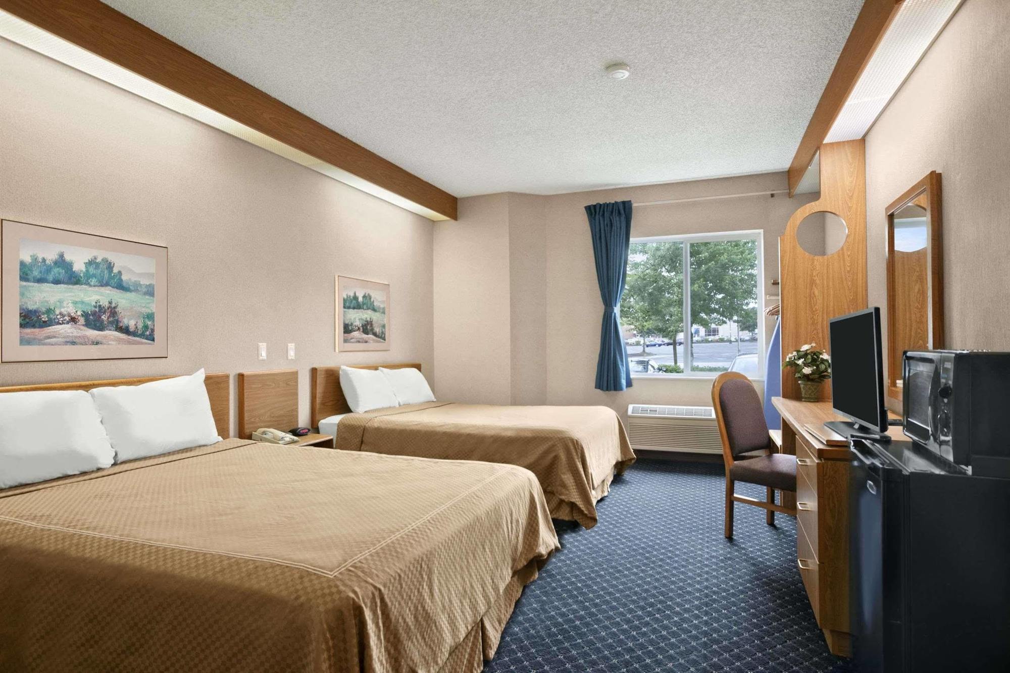 Howard Johnson By Wyndham Vancouver Hotel & Suites Экстерьер фото