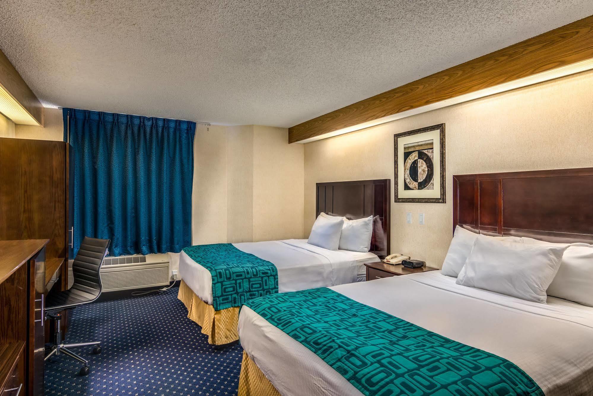 Howard Johnson By Wyndham Vancouver Hotel & Suites Экстерьер фото